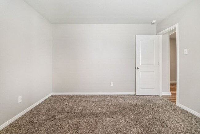 Building Photo - 3900 Crown Ct