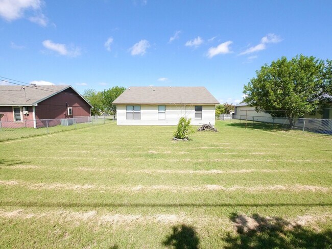 Building Photo - Affordable, move in ready home!