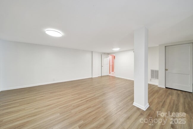 Building Photo - 3222 Clark St