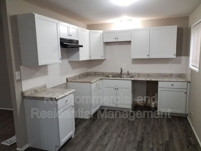 Building Photo - 8511 Crystal Ave