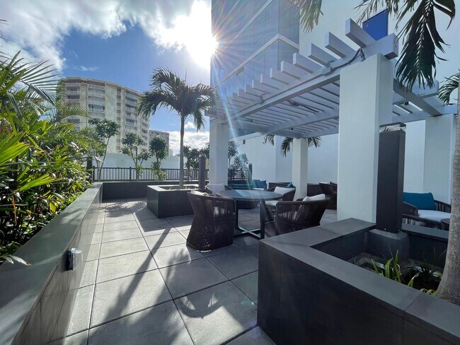 Building Photo - AZURE at Ala Moana - 1 Bed 1 Bath 1 Parking -Great location to Shopping & Restaurants