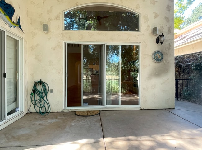 Building Photo - 1500 Scenic Dr