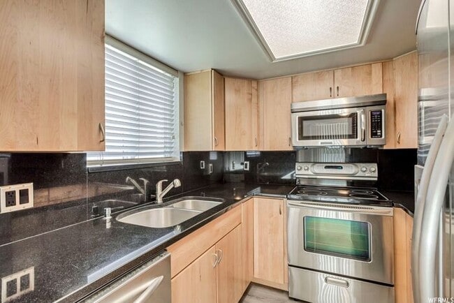 Building Photo - AWESOME GROUND FLOOR CONDO IN OREM