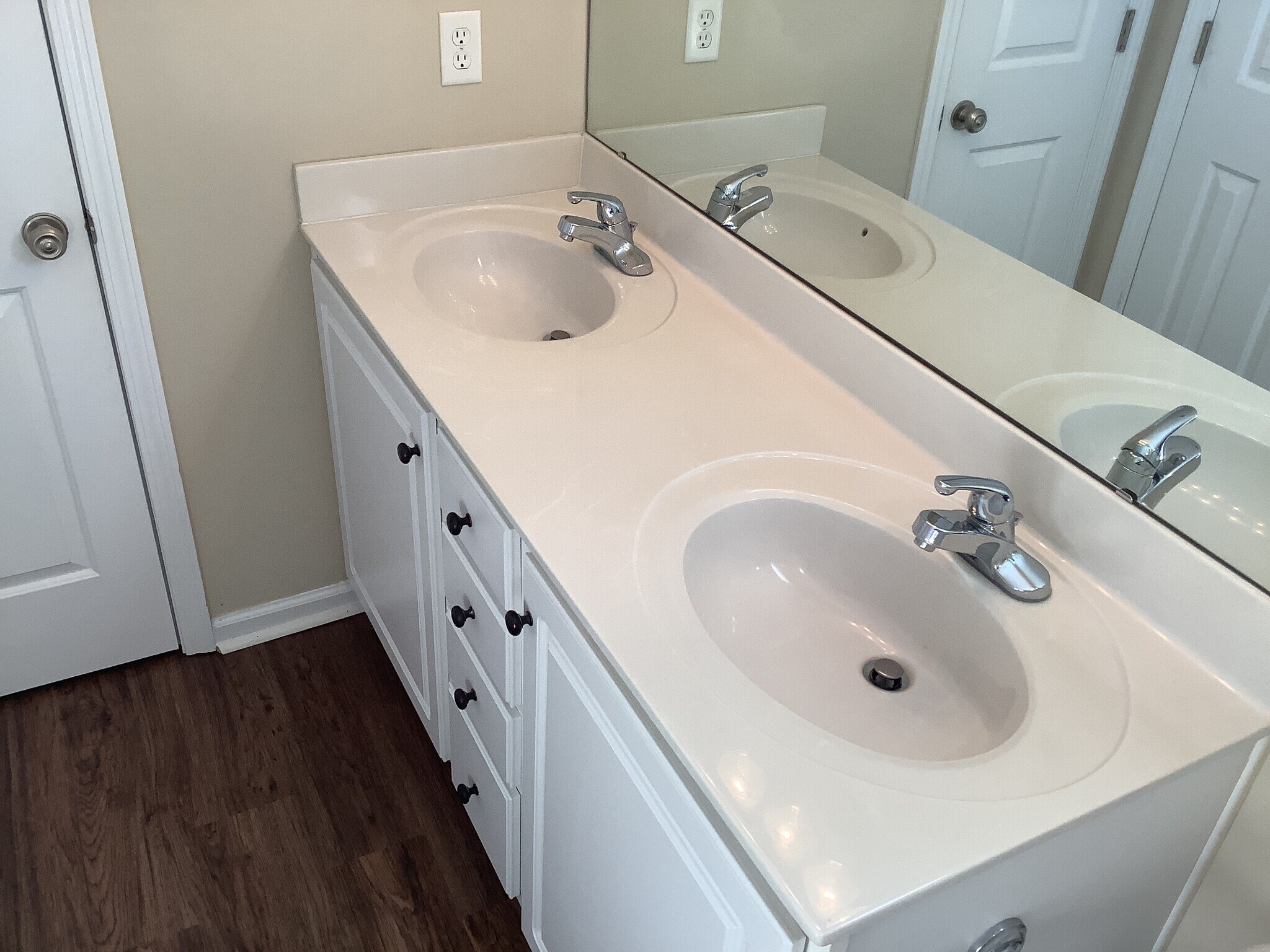 Building Photo - 111 Pin Oak Ct