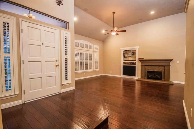 Building Photo - 1838 E Shea Dr
