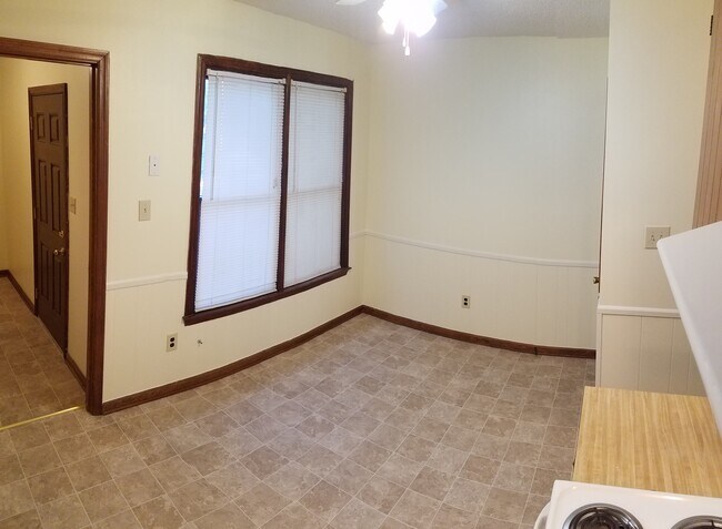 Great for family eating. - 120 Colonial Ct