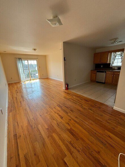 Building Photo - 28 Delavan Pl