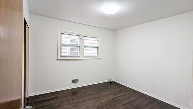 Building Photo - 20 Bentley Ave