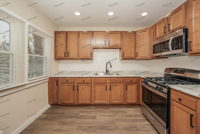 Building Photo - 13713 Edgewood Ave