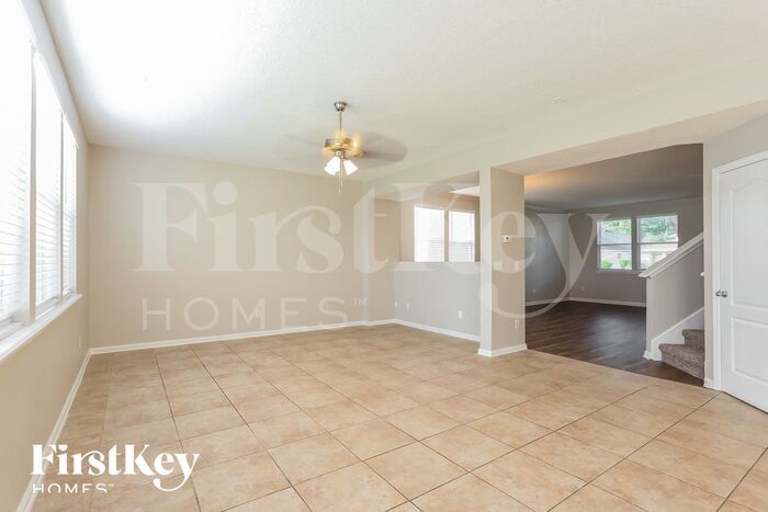 Building Photo - 76112 Deerwood Dr