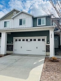 Building Photo - Beautiful home with central air and 2 car garage.