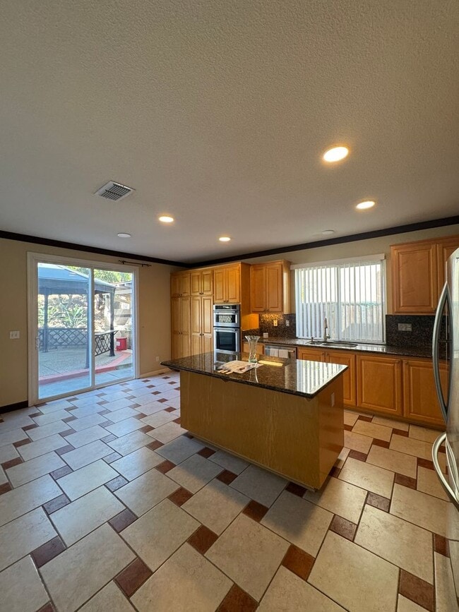 Building Photo - 1762 River Oaks Cir