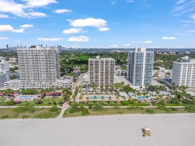 Building Photo - 2625 Collins Ave
