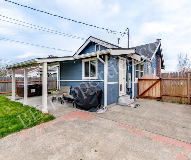 Building Photo - Renovated Tacoma Home