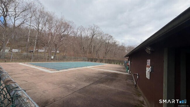 Building Photo - 81 Cliffside Dr