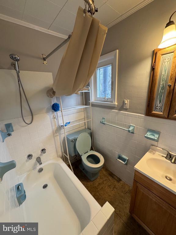 Building Photo - 365 E Springfield Rd