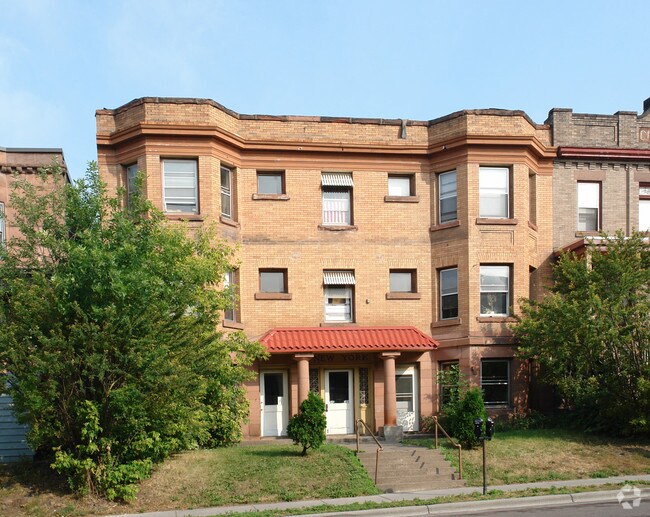 Primary Photo - New York Building