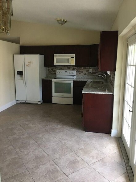 Building Photo - 4231 SW 55th Ave