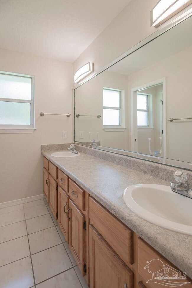 Building Photo - 5490 Oakmont Dr