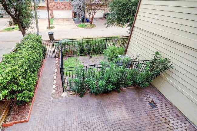 Building Photo - 5424 Petty St