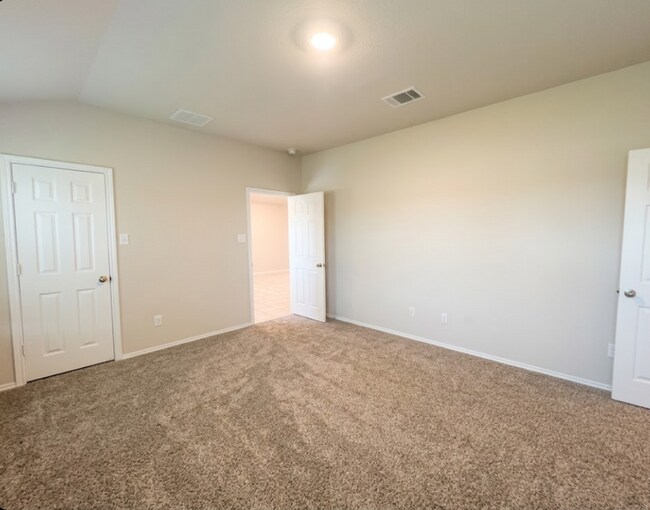 Building Photo - AVAILABLE JUNE 3RD ; APPLY ON OUR WEBSITE TODAY!!