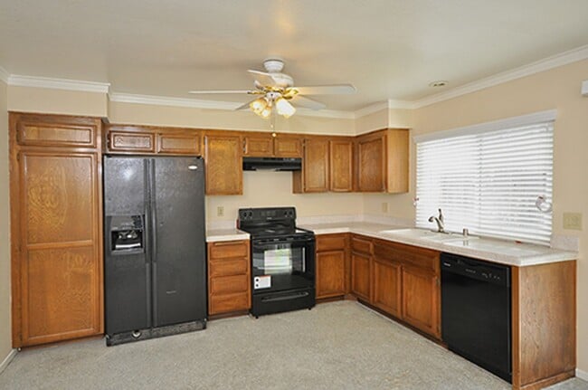 Building Photo - Bright Two-Story 3BR Condo with Spacious F...