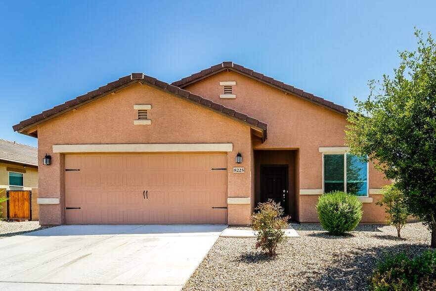 Primary Photo - 8225 W Kittiwake Ln