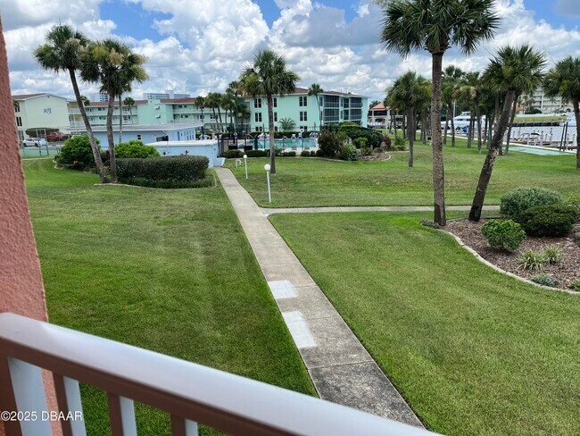 Building Photo - 721 S Beach St