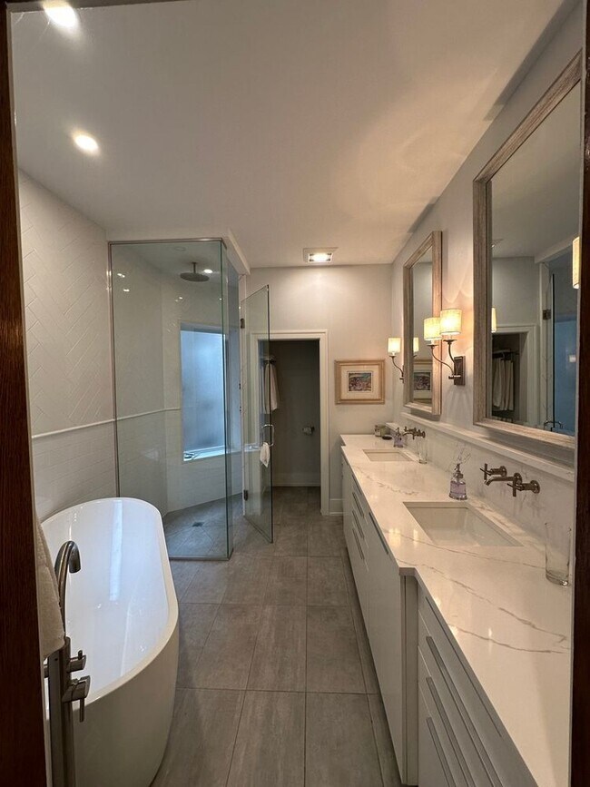 Building Photo - 1317 W Eddy St