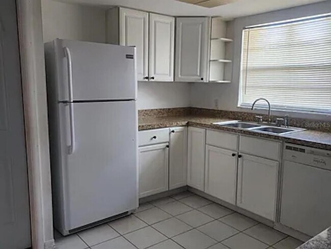 Building Photo - 420 Green Arbor Dr