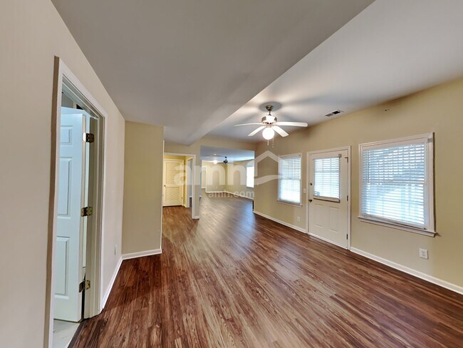 Building Photo - 1905 Ascot Terrace NW