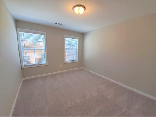 Building Photo - 1716 Lansing Bluff Walk