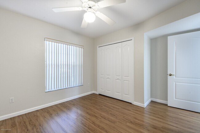 Building Photo - PRICE DROP!! UNFURNISHED ANNUAL RENTAL. CL...