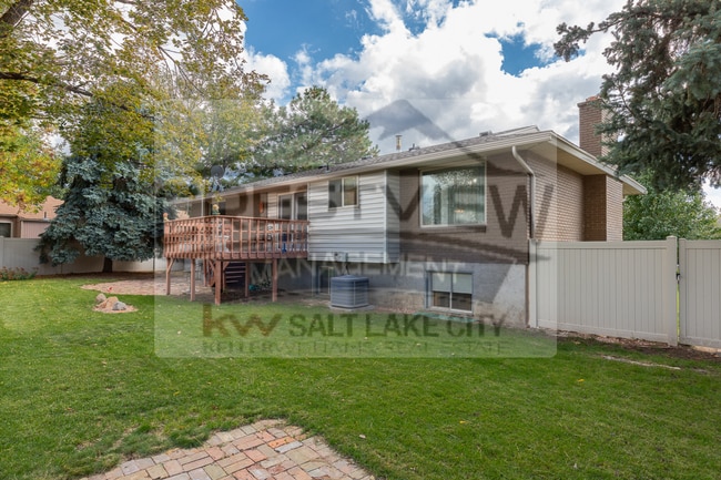 Building Photo - Charming East Sandy Home in a Prime Location