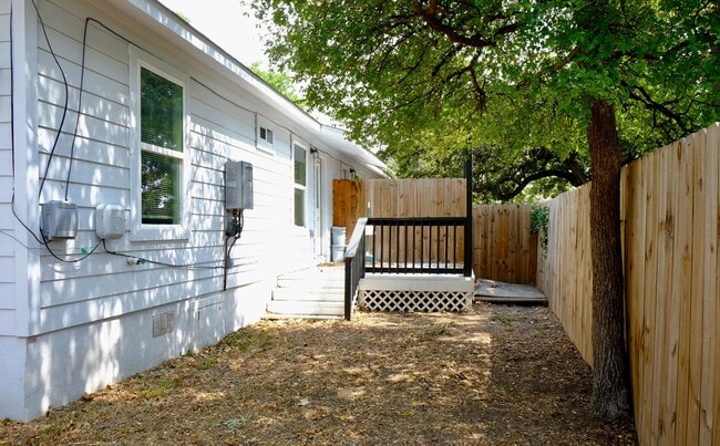 Building Photo - 1401 Marcus Pl