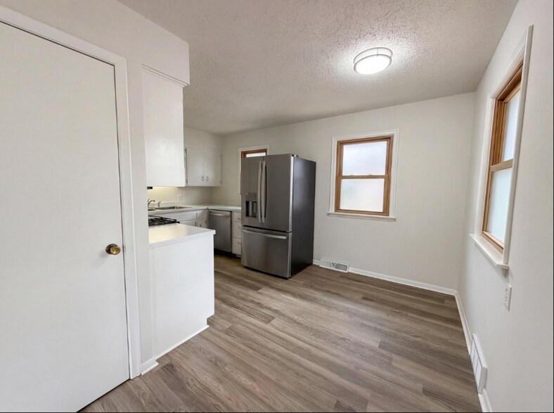 Building Photo - 8615 Virginia Cir N