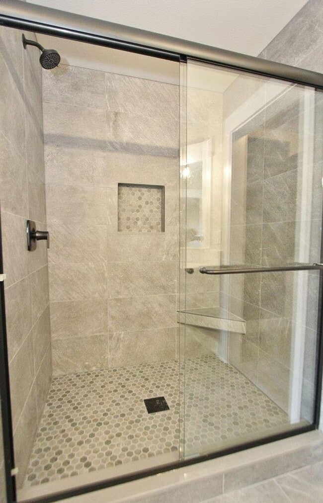 Building Photo - Immaculate Single-Level Home