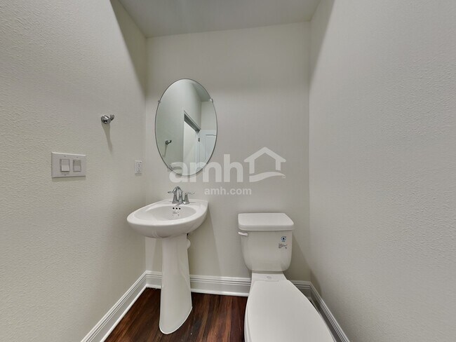 Building Photo - 27341 St Andrews Ave