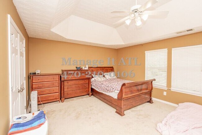 Building Photo - Charming 4-Bedroom Home for Rent in Prime ...