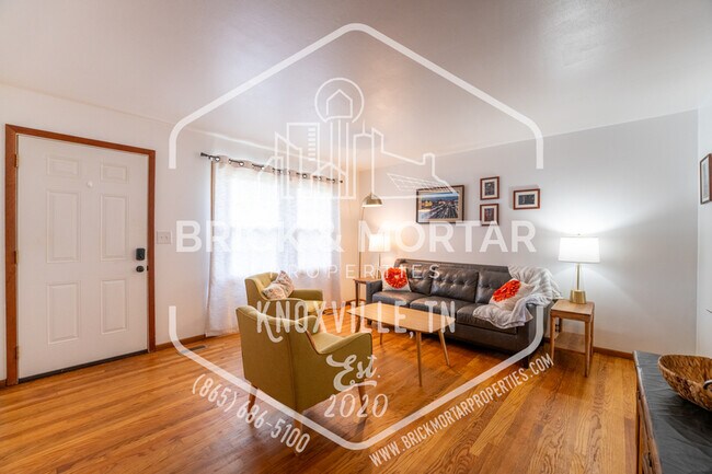 Building Photo - 2407 Holbrook Dr