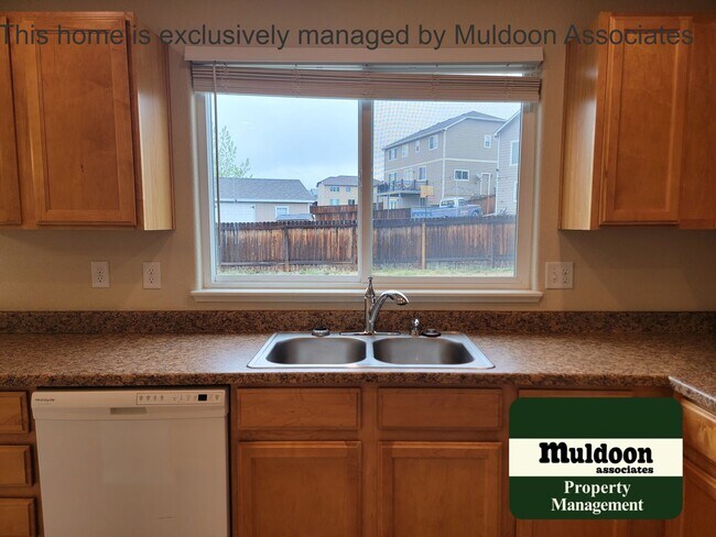 Building Photo - ? Bright & Spacious 3-Bedroom Home w/ 3-Car Garage