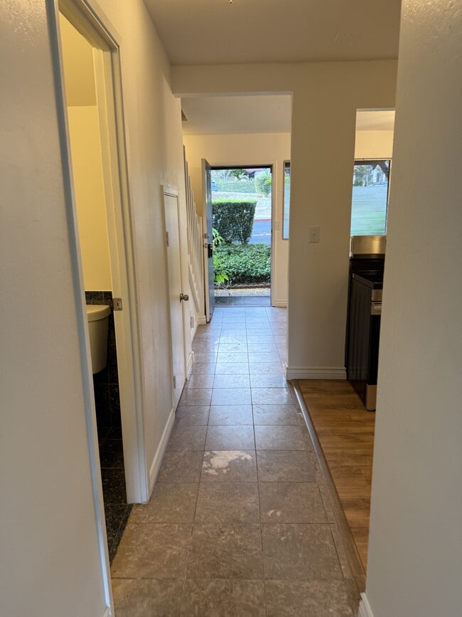 Building Photo - 94-1430-1430 Lanikuhana Ave
