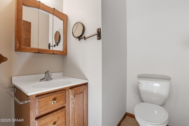 Building Photo - 322 N 7th St