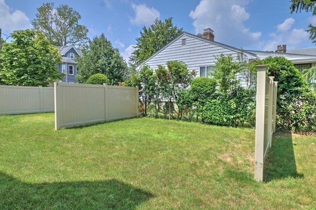 Building Photo - 37 Walnut Pl