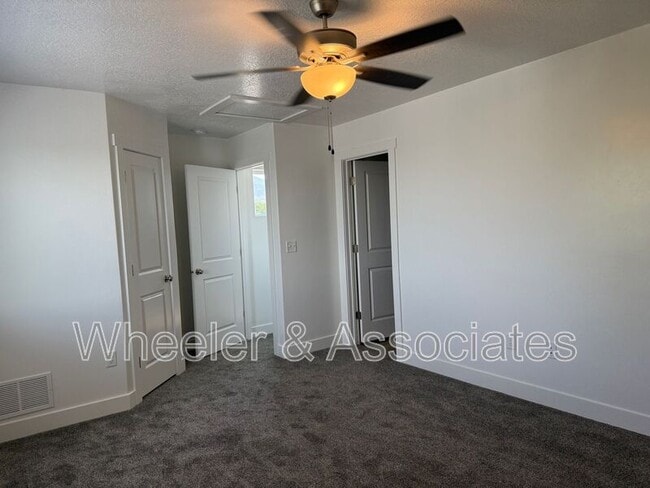 Building Photo - 320 38th St
