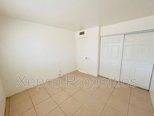 Building Photo - 594 E Chuckwalla Rd