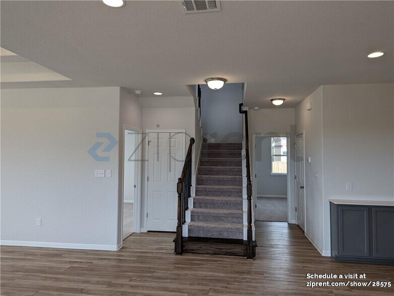 Building Photo - Unit