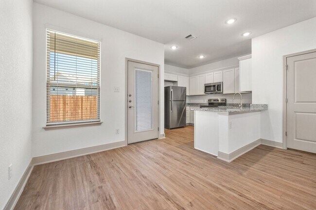 Building Photo - 7518 Gramercy Wy