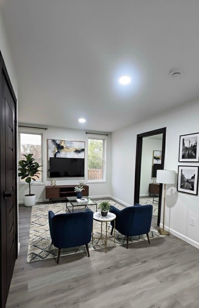 Primary Photo - 213 Woodward St