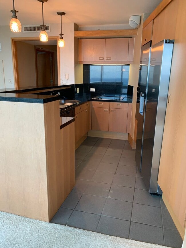 Building Photo - Luxury Unfurnished 2BR/2BA at Nauru Tower ...